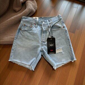LEVIS 501 Light Wash Mid Thigh shorts Size 24 NEW